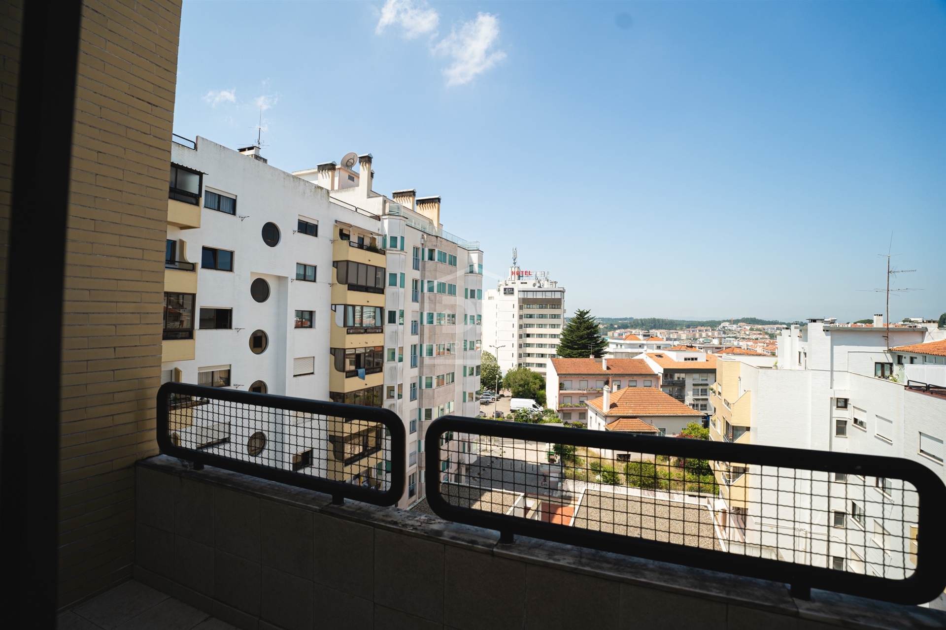 Apartamento T3 localizado na Avenida Marquês de Pombal