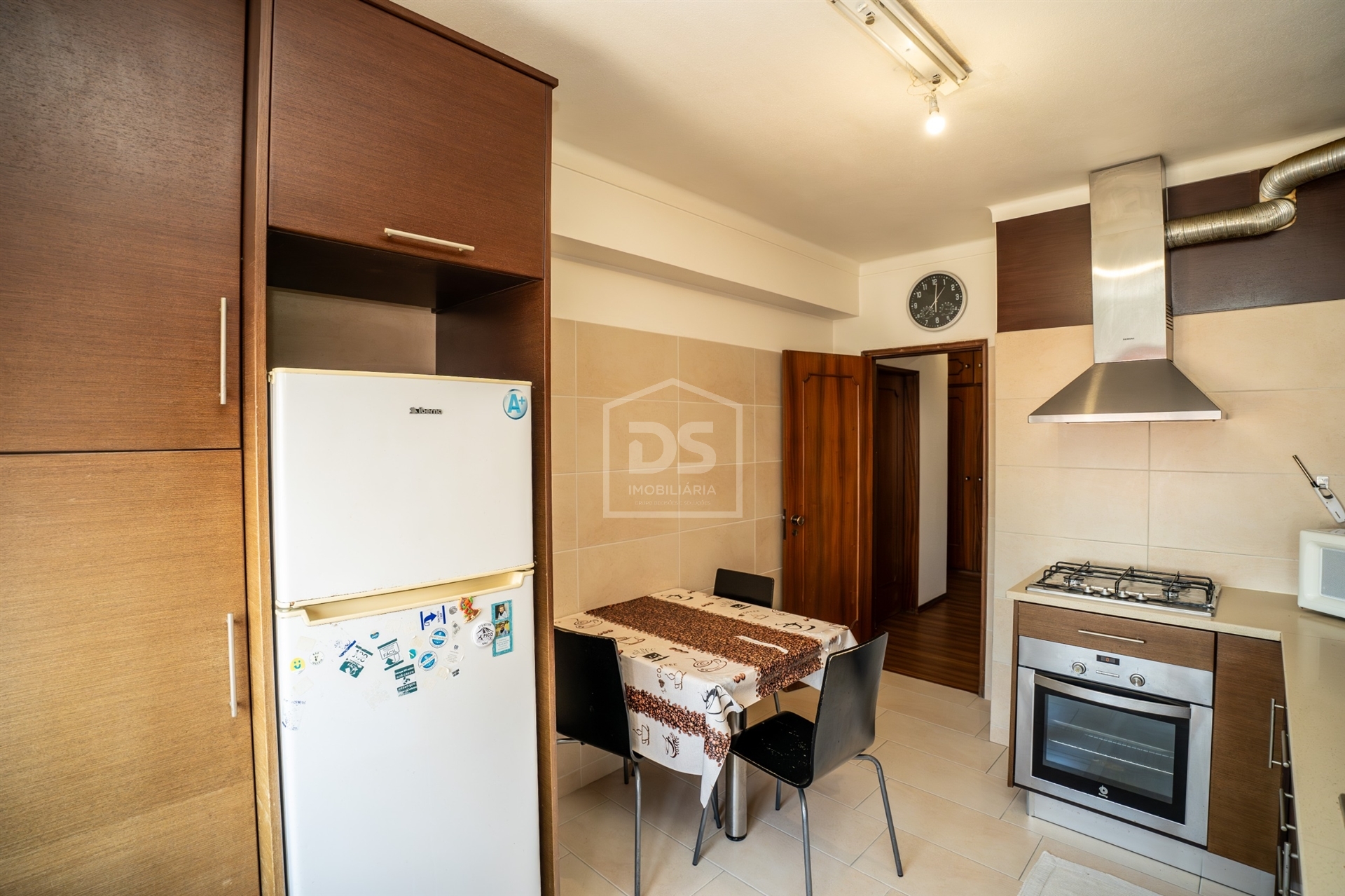 Apartamento T3 localizado na Avenida Marquês de Pombal