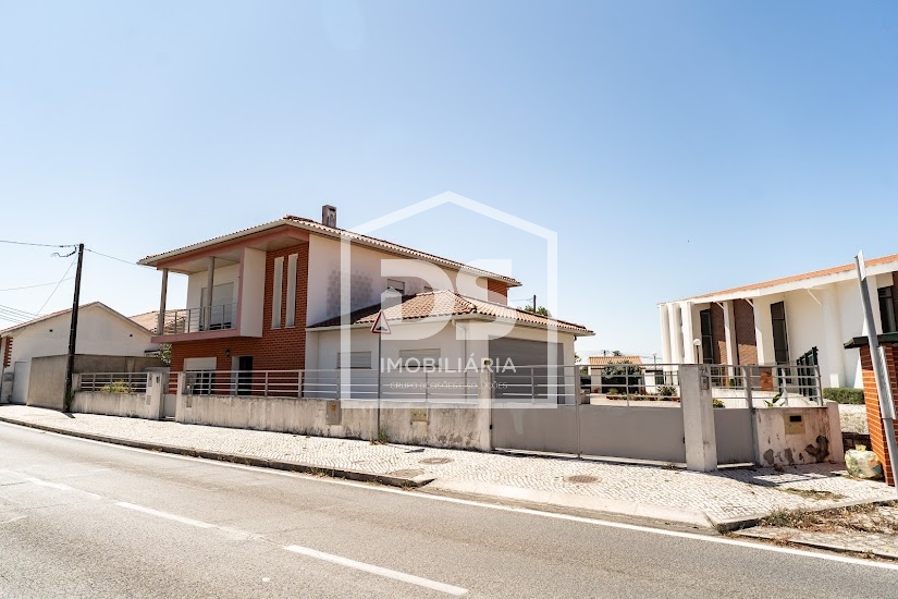 Detached house T4
