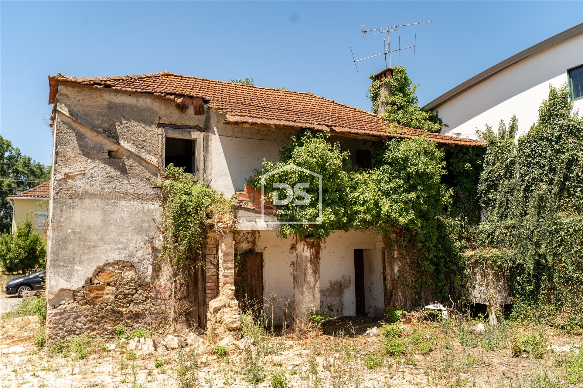Oportunidade Única &#124; Vivenda Centenária em Pedra com Terreno — Projeto Rural ou Turístico em Zona Tr